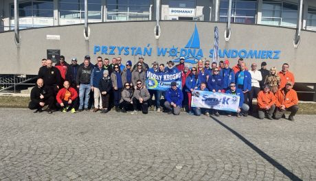 40 morsów wzięło udział w IX Przeprawie Wisły wpław w Sandomierzu