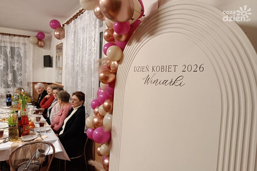 Gminny Dzień Kobiet w Winiarkach – integracja mieszkańców i wspólna zabawa