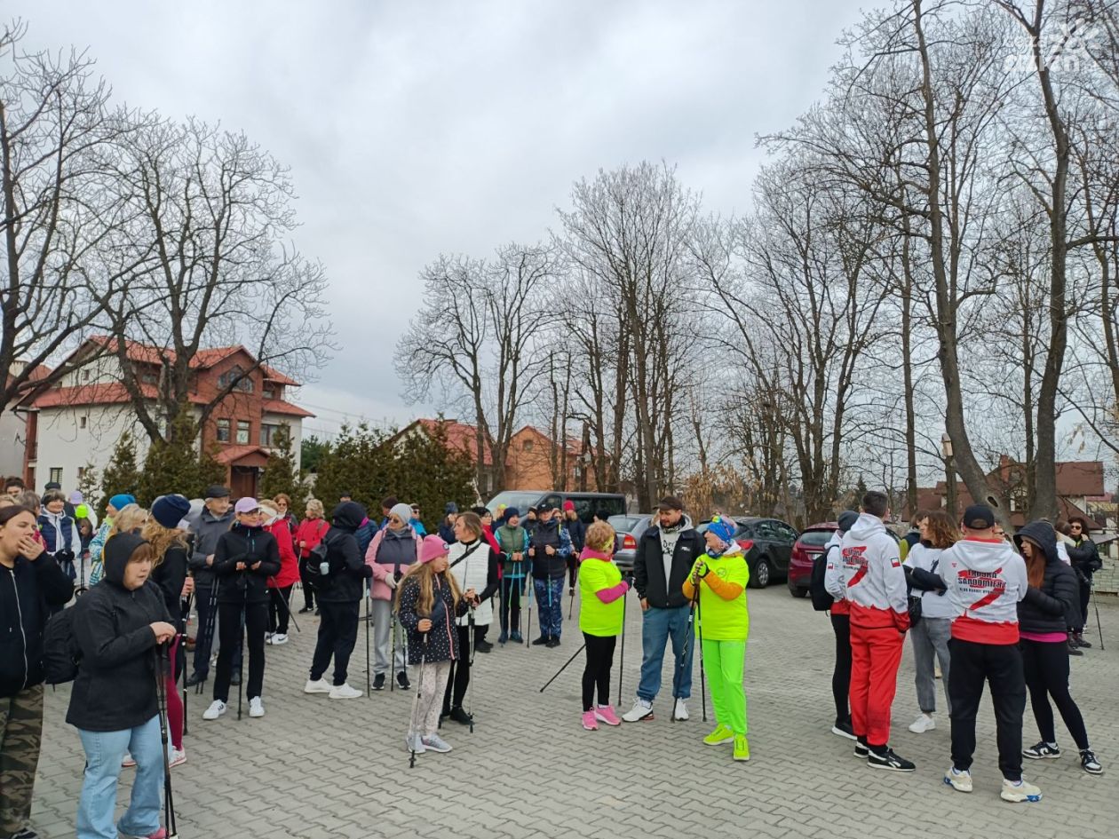 Ponad 170 osób na marszu nordic walking z okazji Dnia Kobiet w Sandomierzu