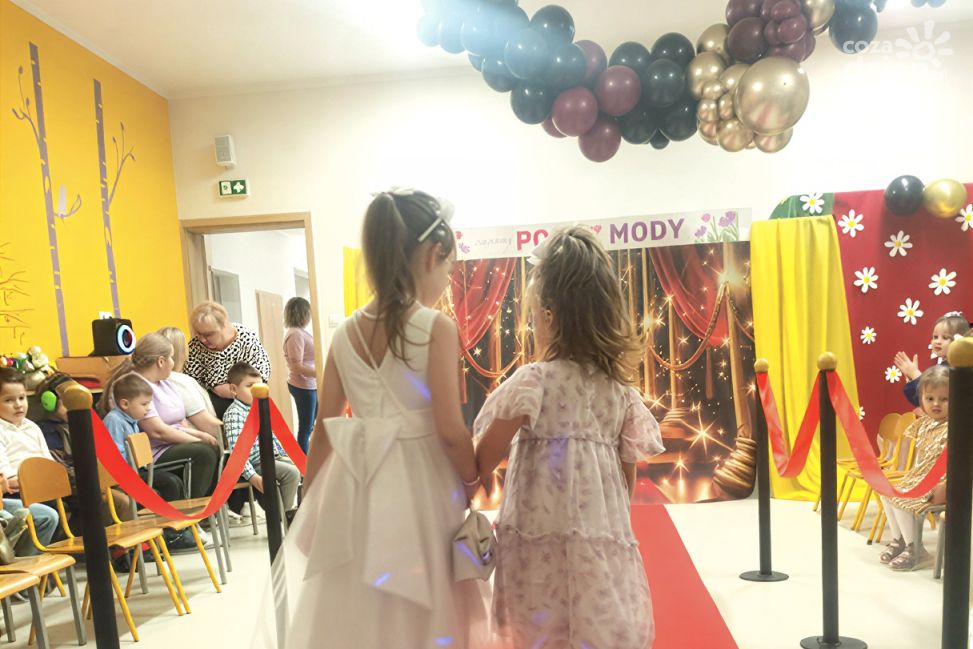 Pokaz Mody Małych Dam w Przedszkolu nr 6 w Sandomierzu