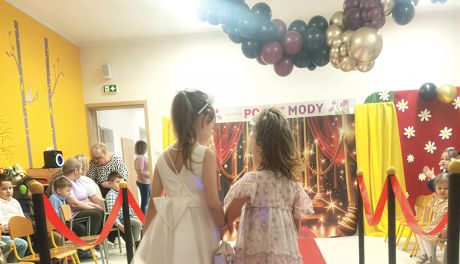Pokaz Mody Małych Dam w Przedszkolu nr 6 w Sandomierzu