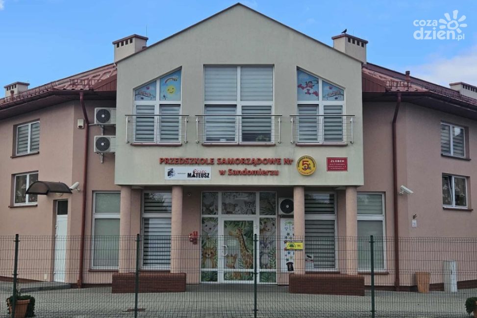 Przeciekający dach w przedszkolu nr 5 w Sandomierzu. Miasto zapowiada kompleksowy remont