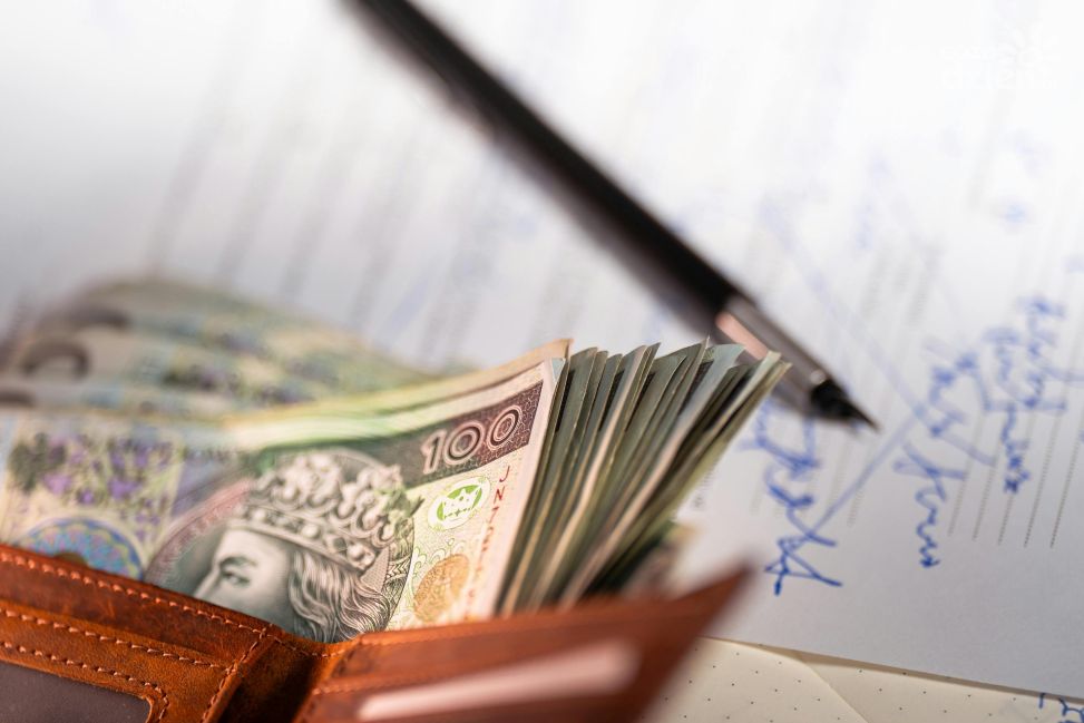 Znalazł pieniądze przy sądzie i oddał je policji