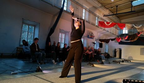 Pokaz Eko Mody w Collegium Gostomianum. Ubrania z drugiej ręki na wybiegu