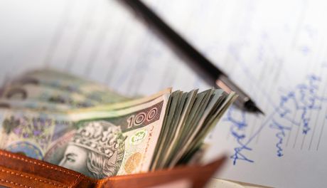 Znalazł pieniądze przy sądzie i oddał je policji