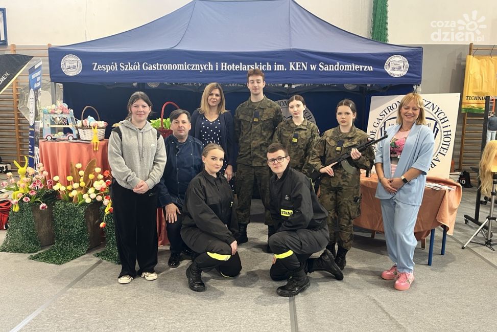 Ósmoklasiści wybierają przyszłość. Giełda szkół w Sandomierzu