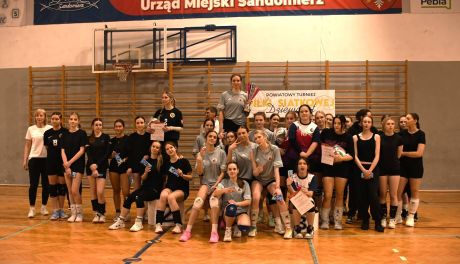 Powiatowy Turniej Piłki Siatkowej Dziewcząt w Sandomierzu za nami