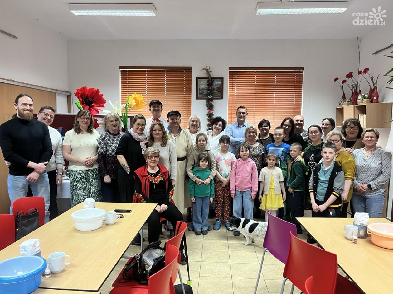 „Wielkanoc na Ludowo” w Dworku Koćmierzów – warsztaty i wspólne świętowanie z lokalną społecznością