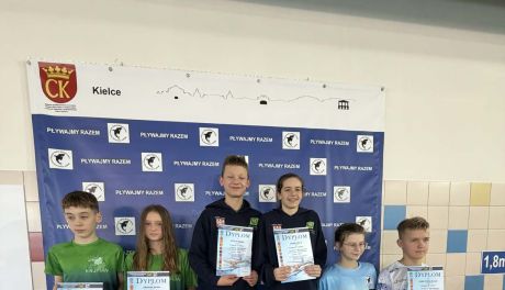 Kajman Połaniec na podium ligi. Świetne występy i medalowa seria młodych pływaków