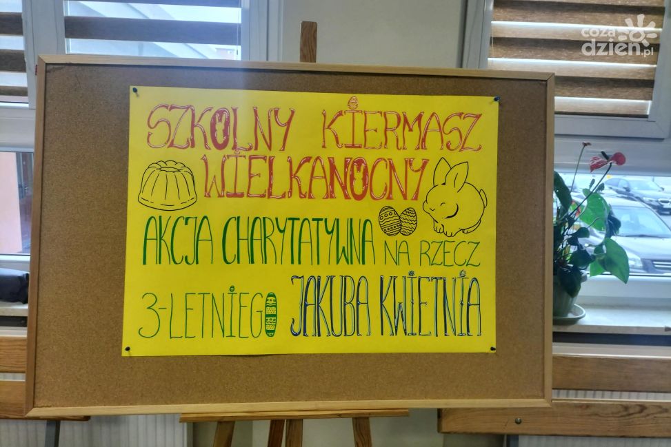 Uczniowie z Mokoszyna pomagają z sercem – kiermasz charytatywny dla małego Jakuba