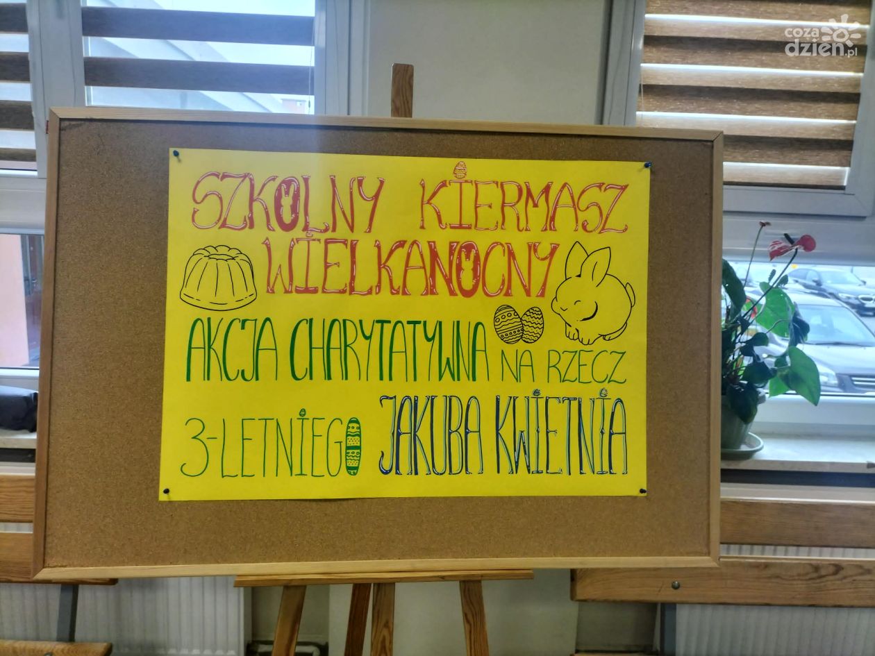 Uczniowie z Mokoszyna pomagają z sercem – kiermasz charytatywny dla małego Jakuba