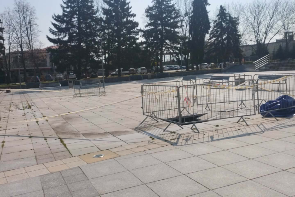 Fontanna na Placu 3 Maja w Sandomierzu czeka remont po wypadku podczas kiermaszu walentynkowego