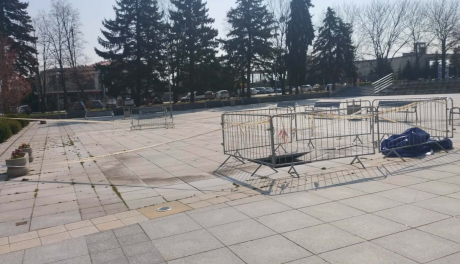 Fontanna na Placu 3 Maja w Sandomierzu czeka remont po wypadku podczas kiermaszu walentynkowego