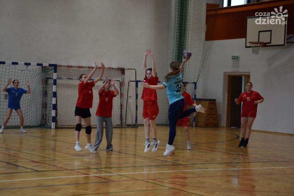 Mistrzostwa Sandomierza w Piłce Ręcznej Dziewcząt – emocje, rywalizacja i sportowa zabawa!