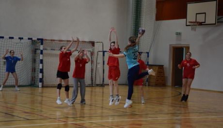 Mistrzostwa Sandomierza w Piłce Ręcznej Dziewcząt – emocje, rywalizacja i sportowa zabawa!