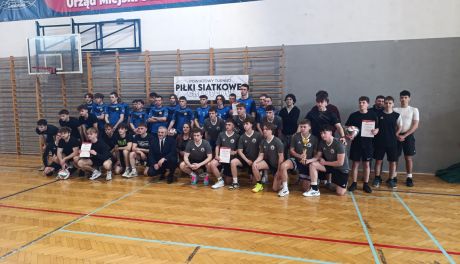 Siatkarze z sandomierskiej "Budowlanki" na podium powiatowego turnieju