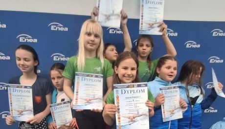 Kajman Połaniec z 18 medalami w Busku-Zdroju! Świetny występ podczas II rundy Małej Świętokrzyskiej Ligi Pływackiej
