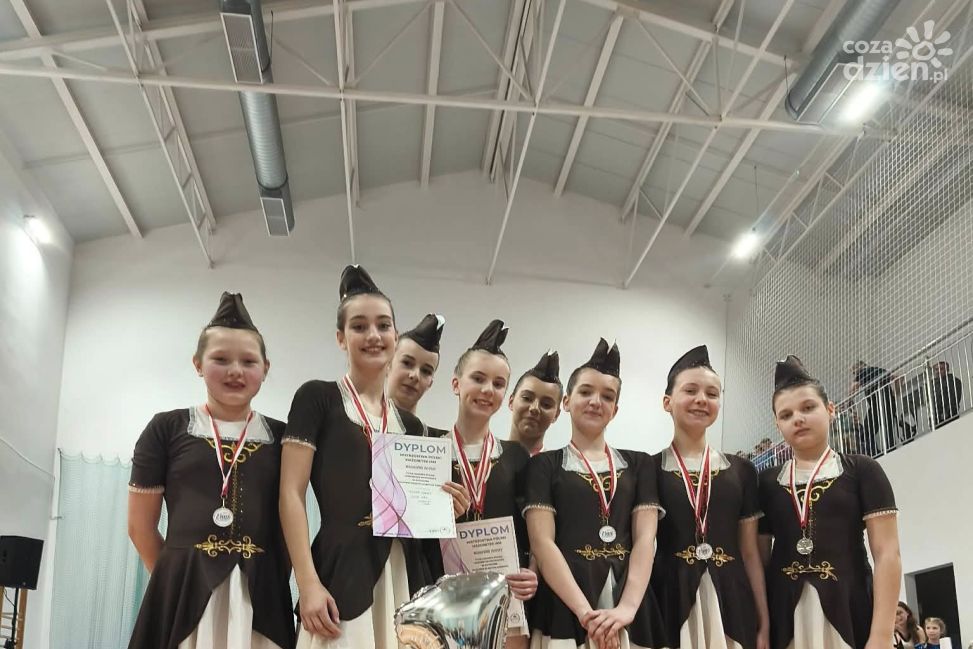 Świetny początek sezonu mażoretek Diament Chmielów – grad medali na Mistrzostwach Polski