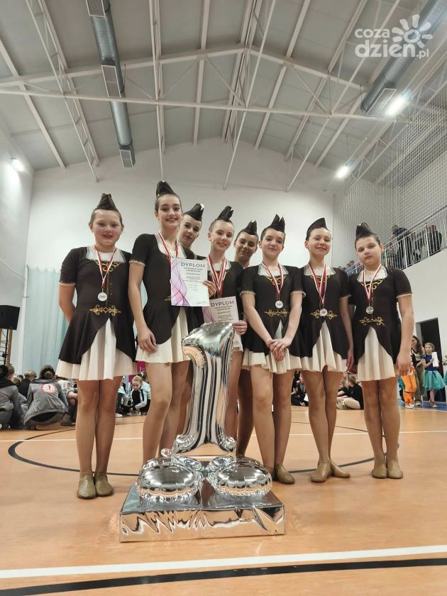 Świetny początek sezonu mażoretek Diament Chmielów – grad medali na Mistrzostwach Polski