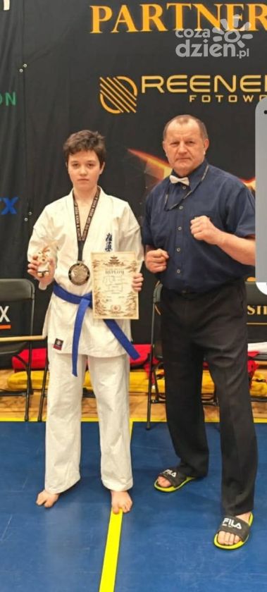Brązowy medal Oliwiera Dyla na ogólnopolskim turnieju karate w Starachowicach