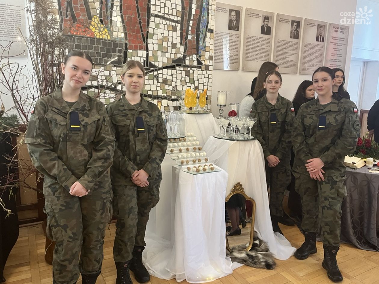 Literatura na stołach. Uczniowie z Sandomierza prezentują wyjątkowe aranżacje