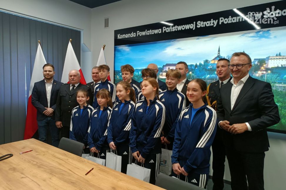Młodzi strażacy ze Skotnik wyróżnieni. Uroczystość w sandomierskiej komendzie PSP