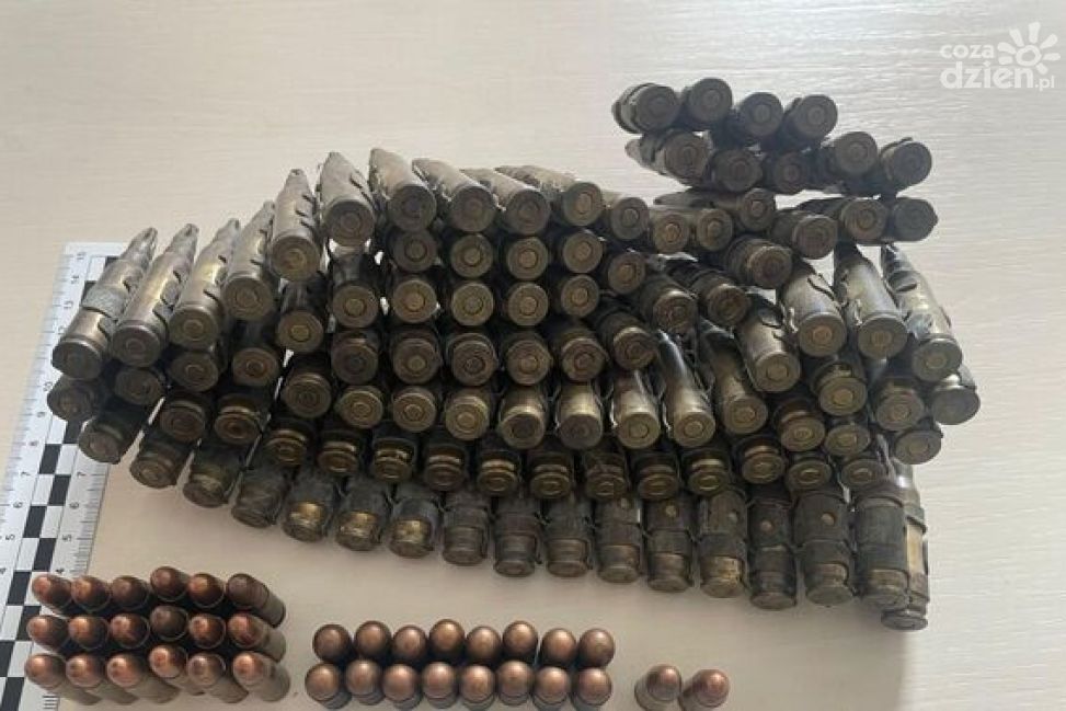 Nielegalna amunicja na posesji w gminie Koprzywnica. Zatrzymano 43-latka