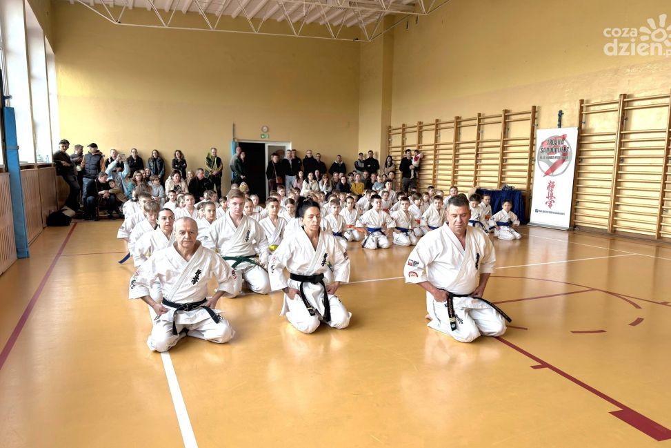 Certyfikaty i emocje w Klubie Karate Trójka Sandomierz. Uroczyste zwieńczenie egzaminów Kyu