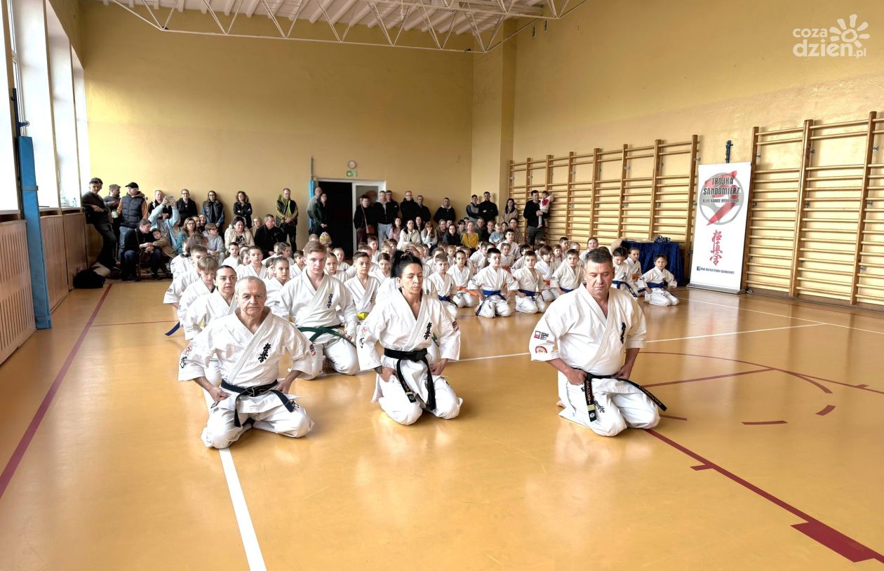 Certyfikaty i emocje w Klubie Karate Trójka Sandomierz. Uroczyste zwieńczenie egzaminów Kyu