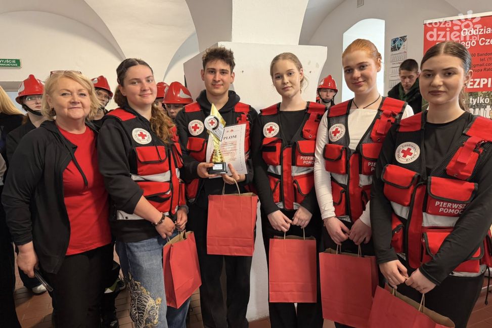 Młodzi ratownicy w akcji. Rejonowe mistrzostwa pierwszej pomocy w Sandomierzu