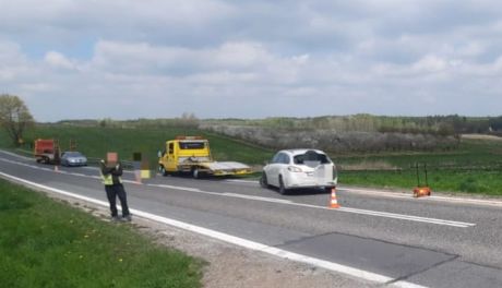 Zderzenie trzech pojazdów na DK9. Kobieta i dziecko w szpitalu