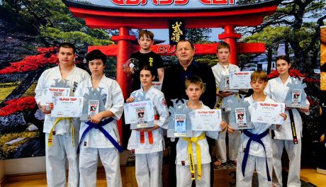 Siedem medali Sandomierskiego Klubu Karate na turnieju Glass Cup