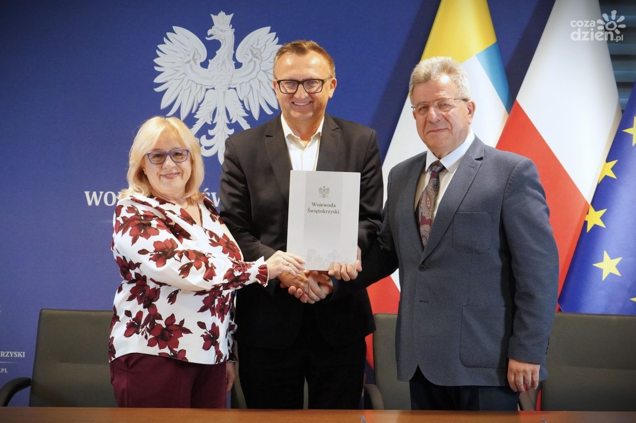 Blisko 11 mln zł dla świętokrzyskich samorządów na naprawę dróg po ulewach