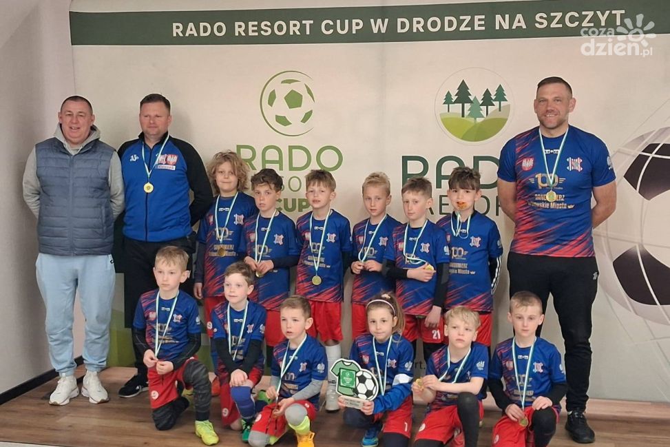 Obiecujący występ młodych piłkarzy Akademii Piłkarskiej SKS Wisła Sandomierz w silnie obsadzonym turnieju
