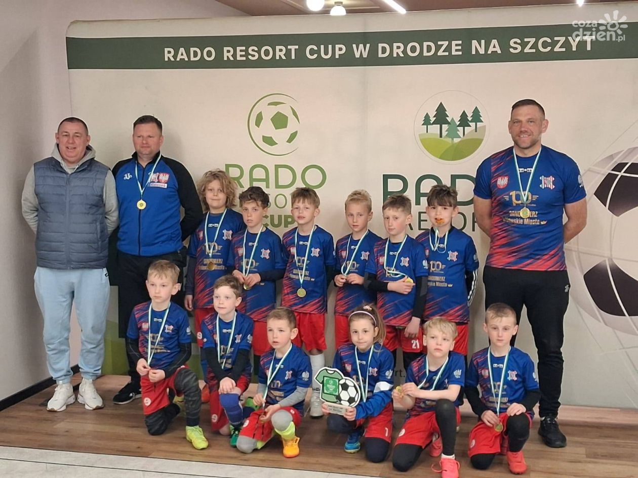 Obiecujący występ młodych piłkarzy Akademii Piłkarskiej SKS Wisła Sandomierz w silnie obsadzonym turnieju