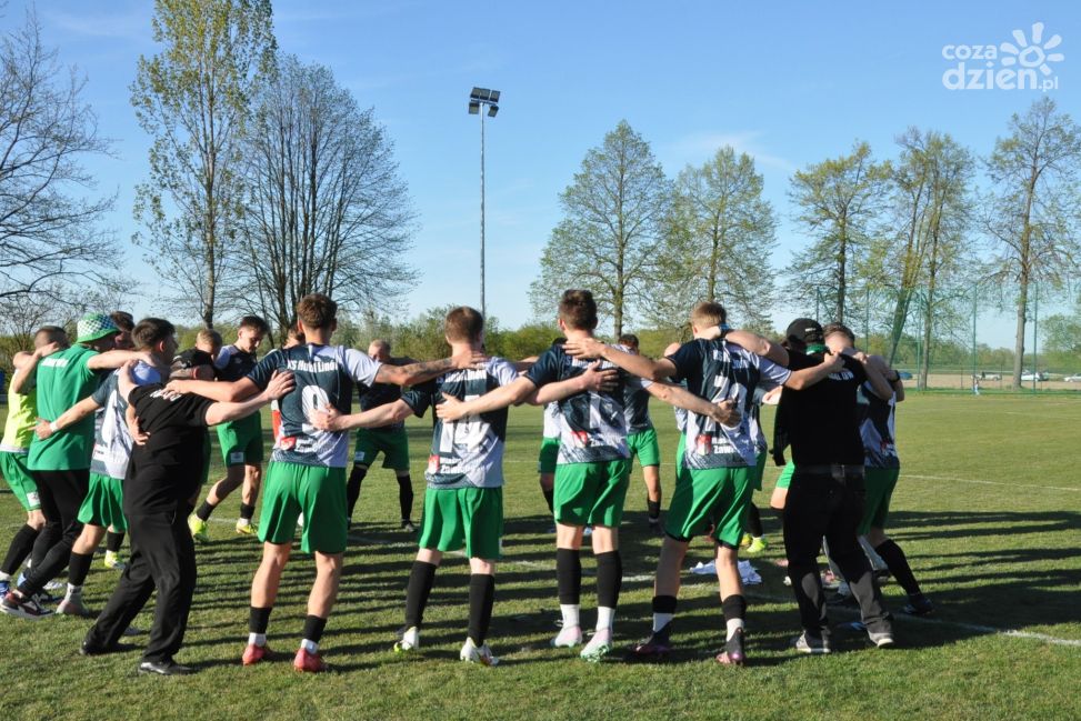 Sportowe otwarcie sezonu w Zawichoście. Hubal Linów wygrywa na inaugurację