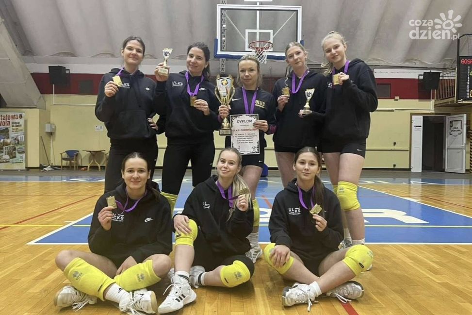 Udany sezon siatkarek z Chobrzan. Medale, puchar i walka o II ligę