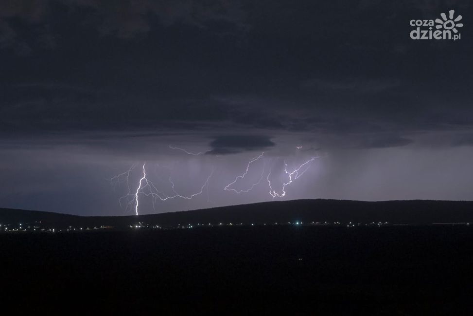 Ostrzeżenie meteorologiczne dla powiatu sandomierskiego. Możliwe burze, silny wiatr i grad