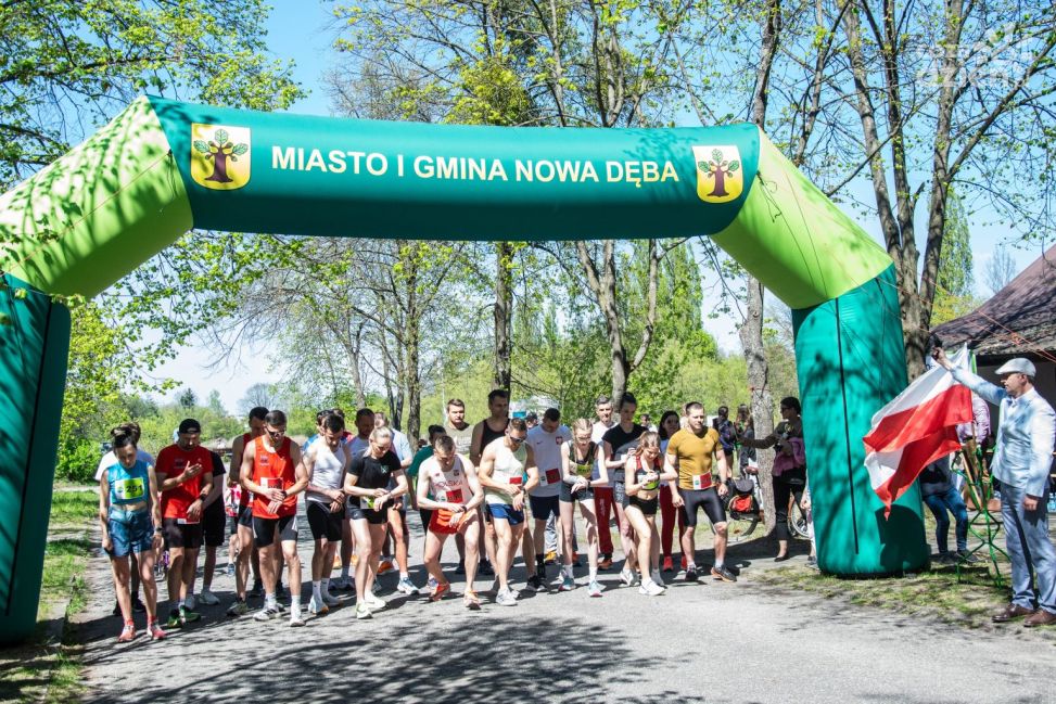 Sportowa rywalizacja i patriotyczna atmosfera. Bieg Konstytucji ponownie przyciągnął tłumy w Nowej Dębie