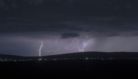 Ostrzeżenie meteorologiczne dla powiatu sandomierskiego. Możliwe burze, silny wiatr i grad