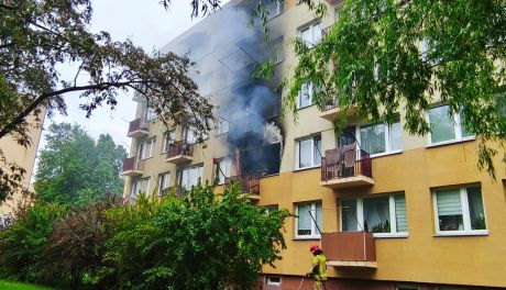 Pożar mieszkania w Tarnobrzegu. Służby prowadzą akcję
