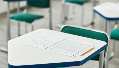 Trwa egzamin ósmoklasisty. 231 uczniów pisze test z języka polskiego