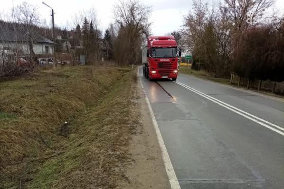 Spór o chodnik w Winiarkach. Mieszkańcy nie składają broni
