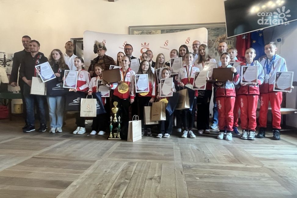 Sandomierz dumny ze swoich sportowców. Medaliści i trenerzy wyróżnieni podczas konferencji w Ratuszu