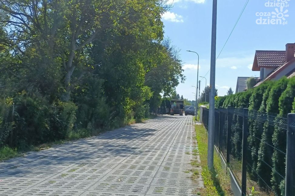 Przebudowa ulicy Jaśminowej w Sandomierzu. Nowa nawierzchnia po latach oczekiwań