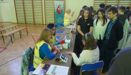 „Akcja dla Zdrowia Rodziny” w II LO w Sandomierzu. Profilaktyka, warsztaty i rozmowy o zdrowiu psychicznym