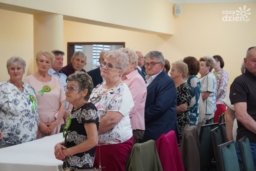 Po 50 latach wrócili do szkolnych ławek. Wzruszający jubileusz absolwentów Mokoszyna