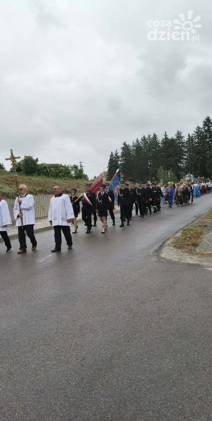 Strażacy z OSP Chobrzany uczestniczyli w procesji Bożego Ciała
