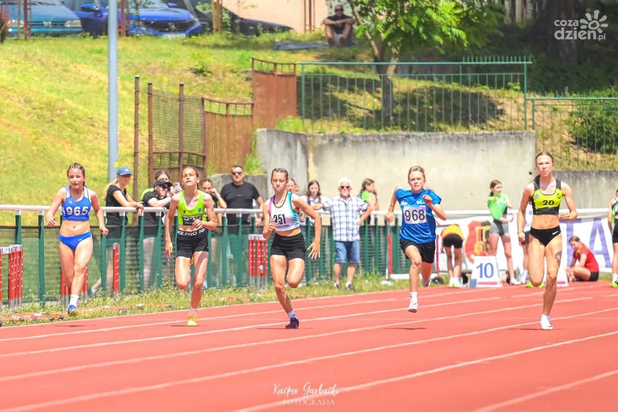 Nadia Sulik i Tamara Gruszczyńska na podium mistrzostw województwa
