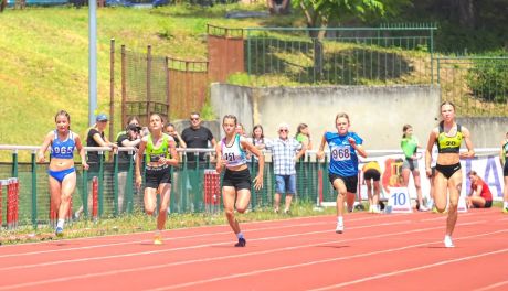 Nadia Sulik i Tamara Gruszczyńska na podium mistrzostw województwa